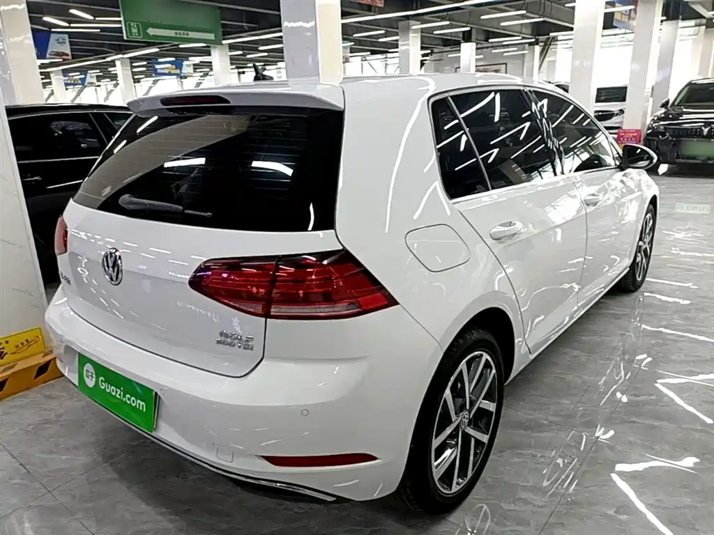 Volkswagen Golf 2020 Beloved Edition 200TSI DSG Comfort Progressive фото 7