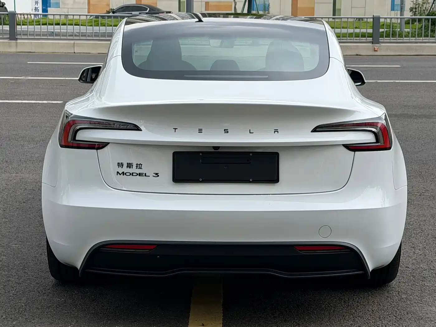 Tesla Model 3 2026 2025 Model Year Facelift Rear-Wheel Drive