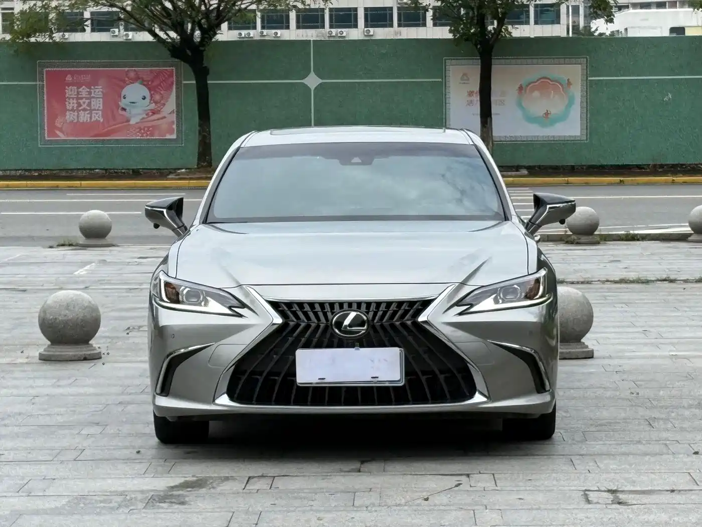 Фото 17 - Lexus ES