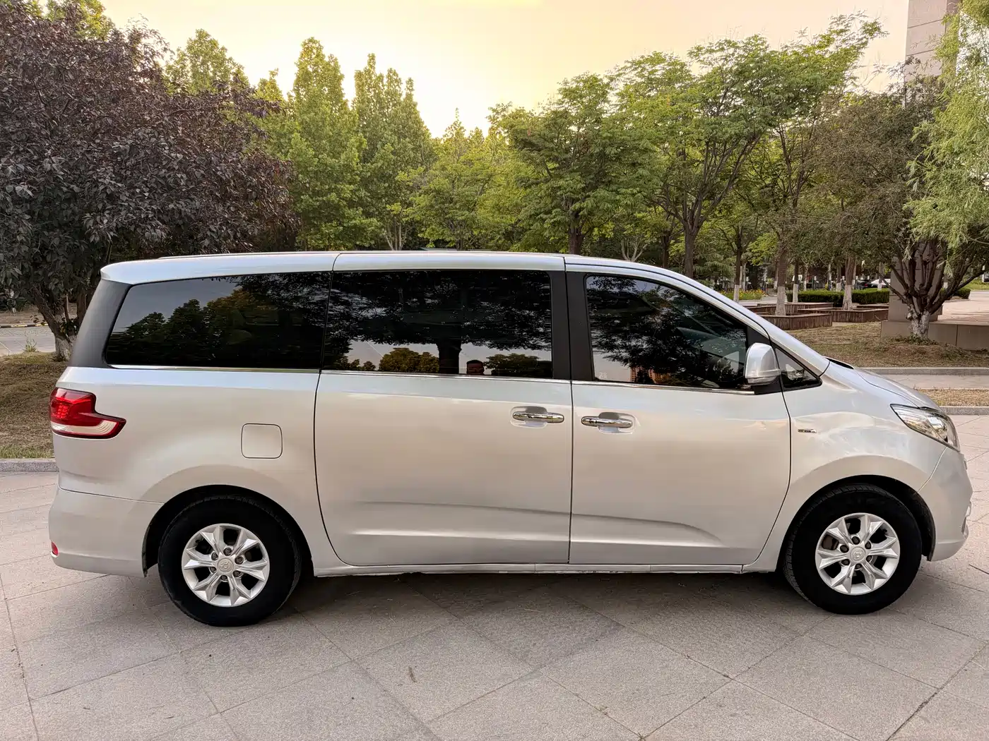 SAIC Maxus Maxus G10 2014 2.0T Automatic Luxury Executive Edition фото 8