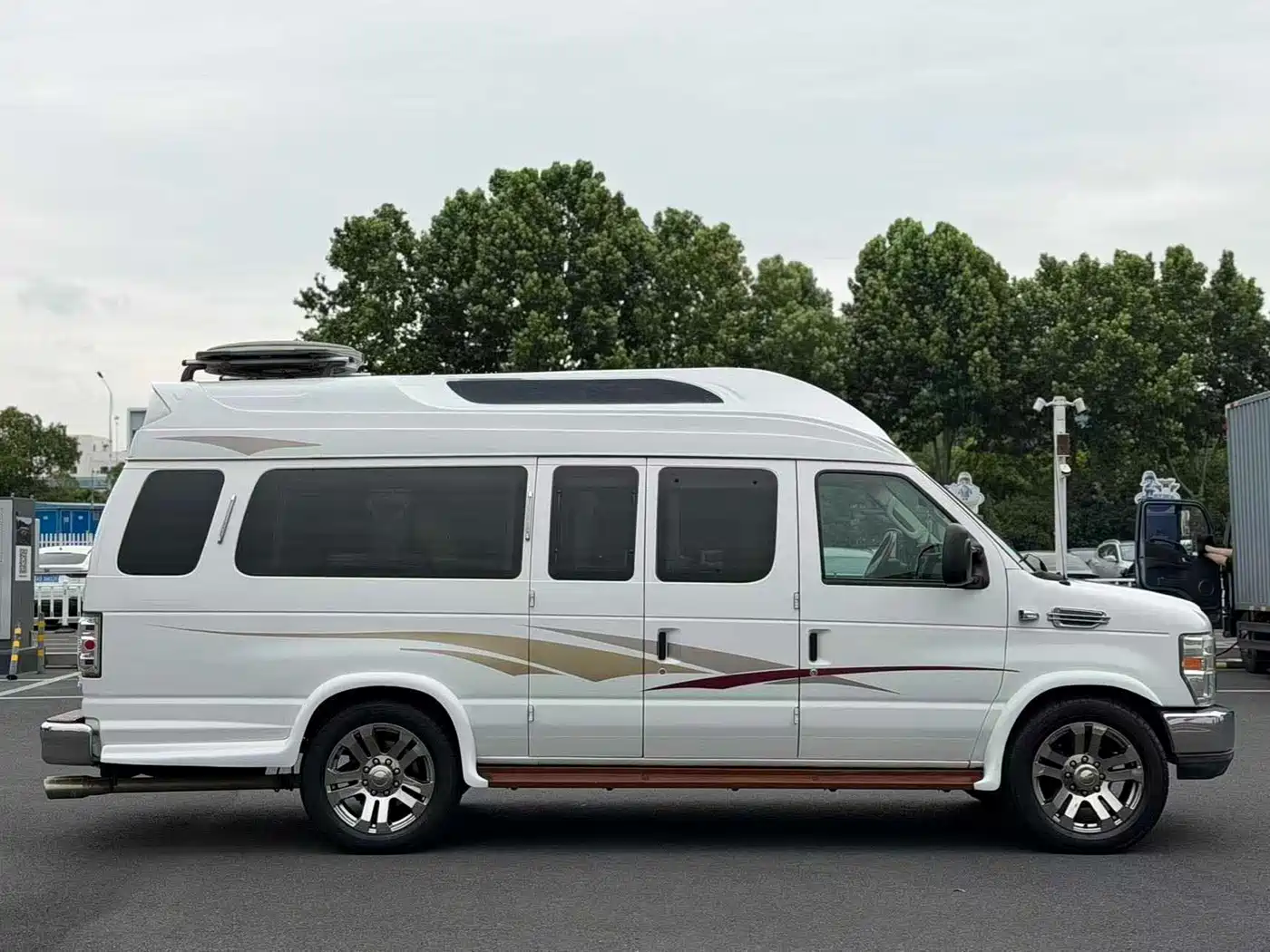 Ford E350 2013 2011 5.4L Standard Yacht Edition