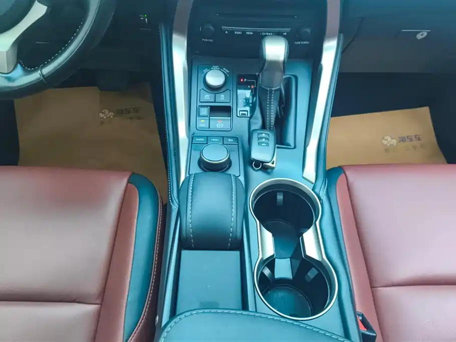 Lexus NX 2015 300h FWD Luxury фото 16