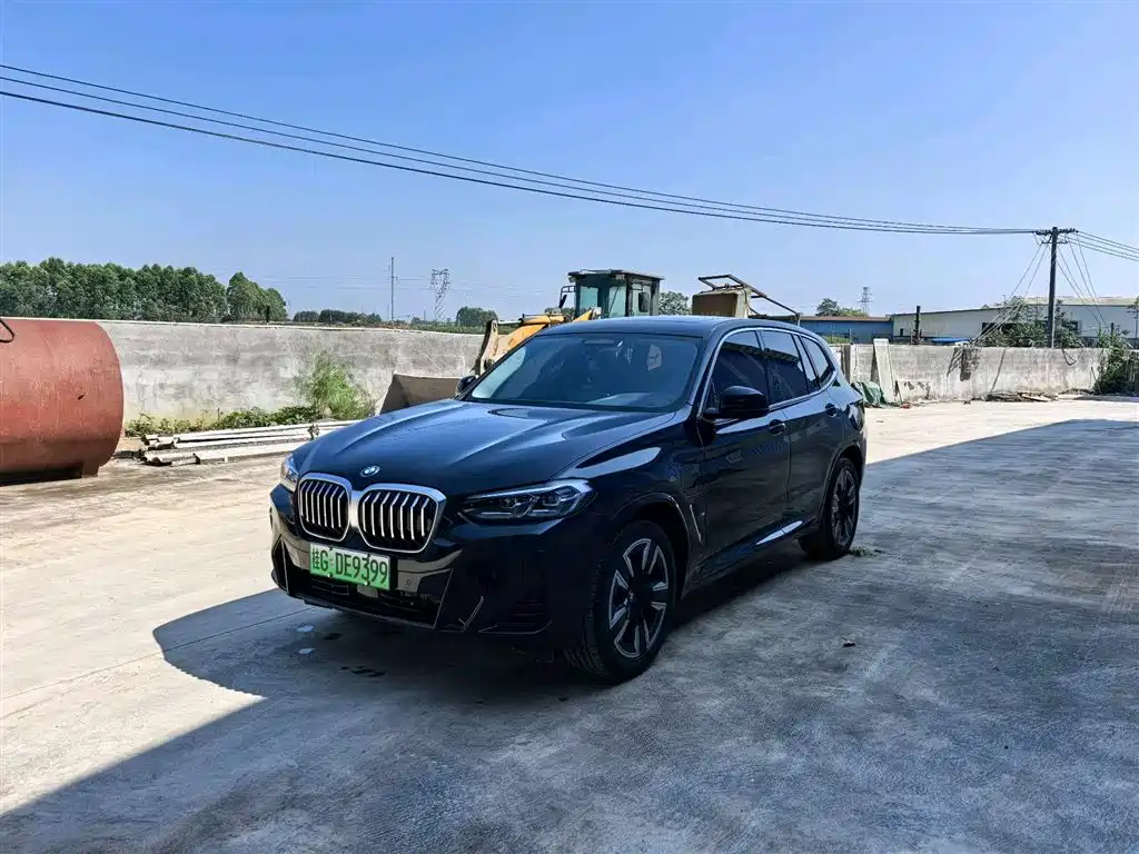 BMW iX3 2024 Leading Edition