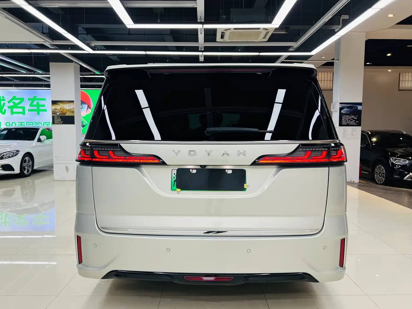 Voyah Auto Voyah Dreamer 2022 Low-carbon Dream+Smart Package фото 18