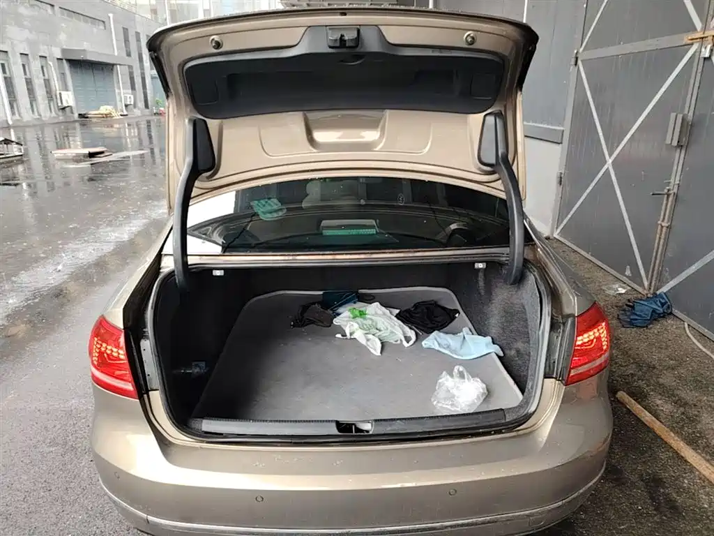 Volkswagen Passat 2015 1.8TSI DSG Prestige Edition фото 19