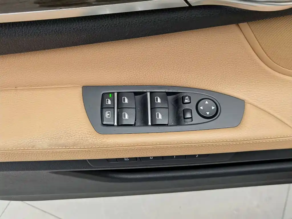 Photo 9 - BMW 7 Series