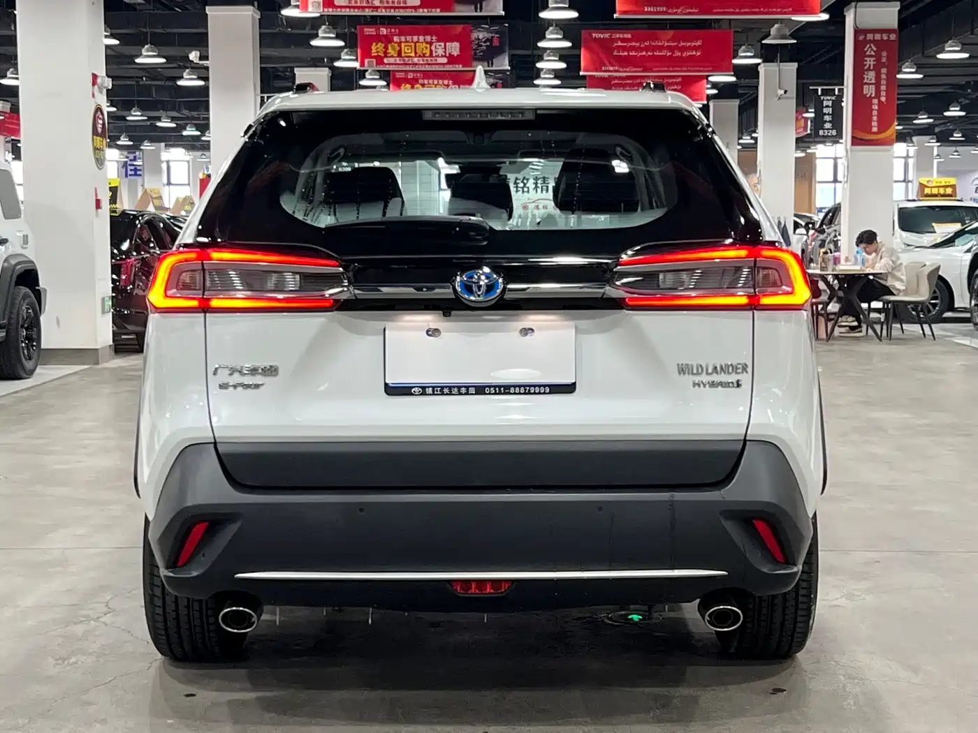 Toyota Wildlander 2023 Hybrid 2.5L E-CVT AWD Premium Edition фото 4