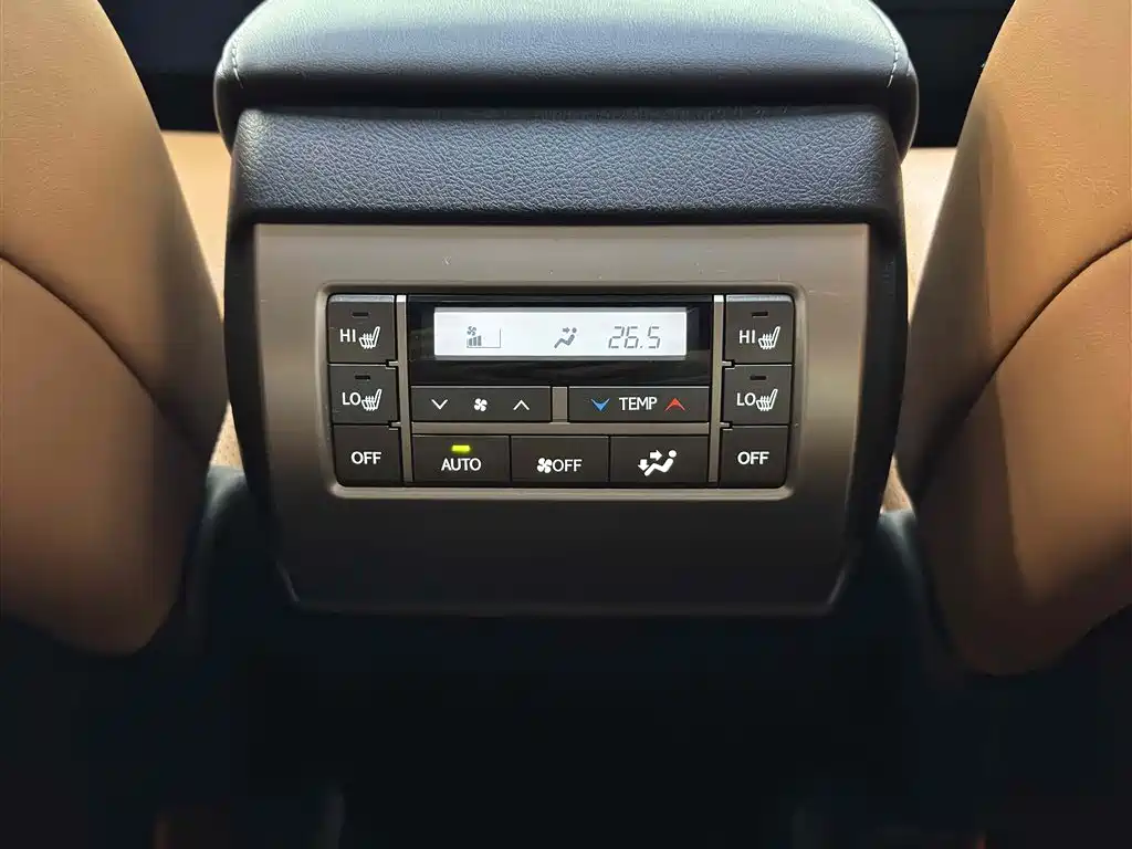 Photo 10 - Lexus GX