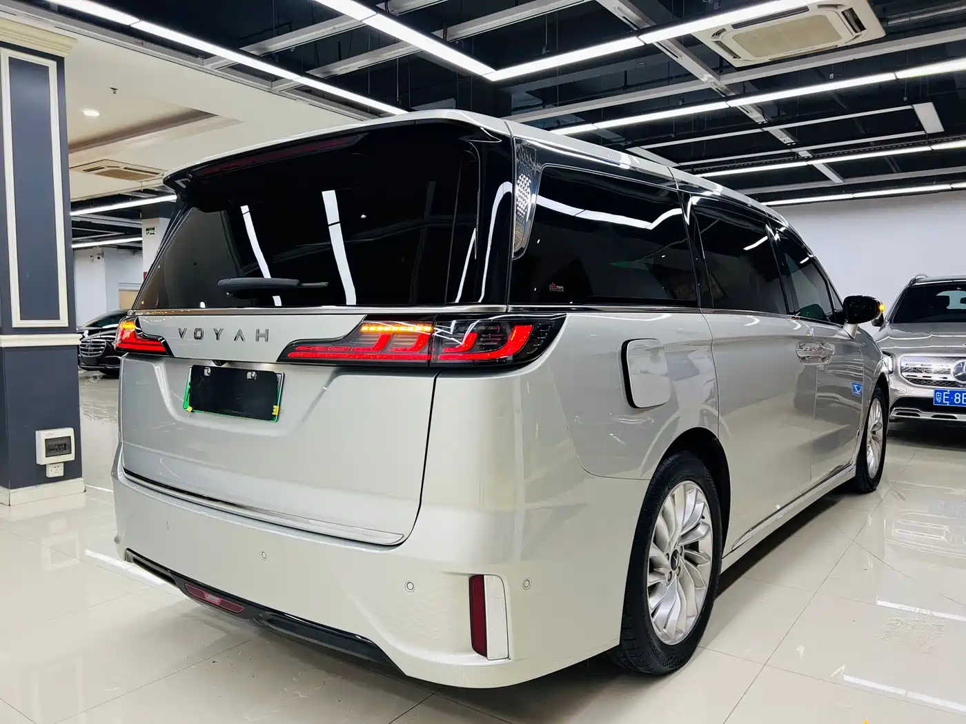 Voyah Auto Voyah Dreamer 2022 Low-carbon Dream+Smart Package фото 19
