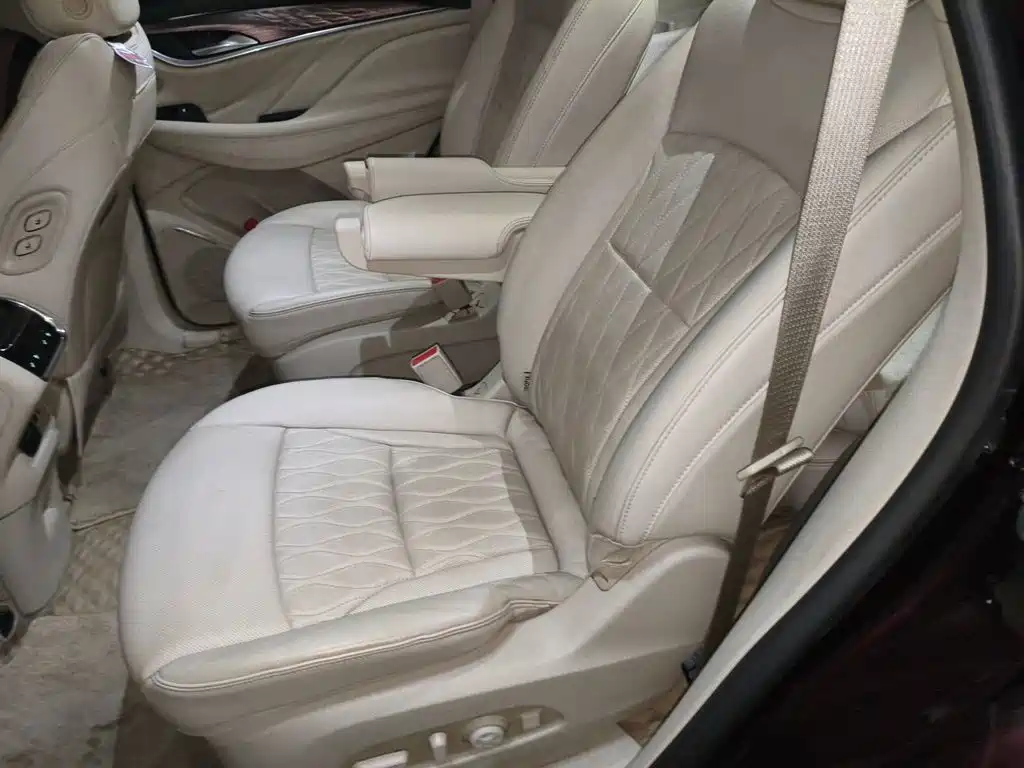 Фото 18 - Buick Enclave