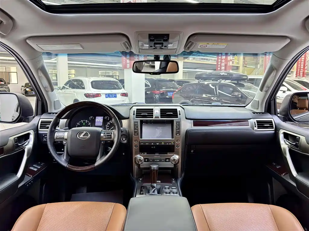 Photo 9 - Lexus GX