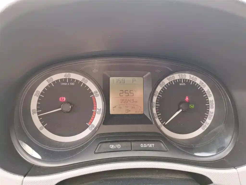Škoda Fabia 2017 1.4L Auto Car Enjoy Edition фото 12