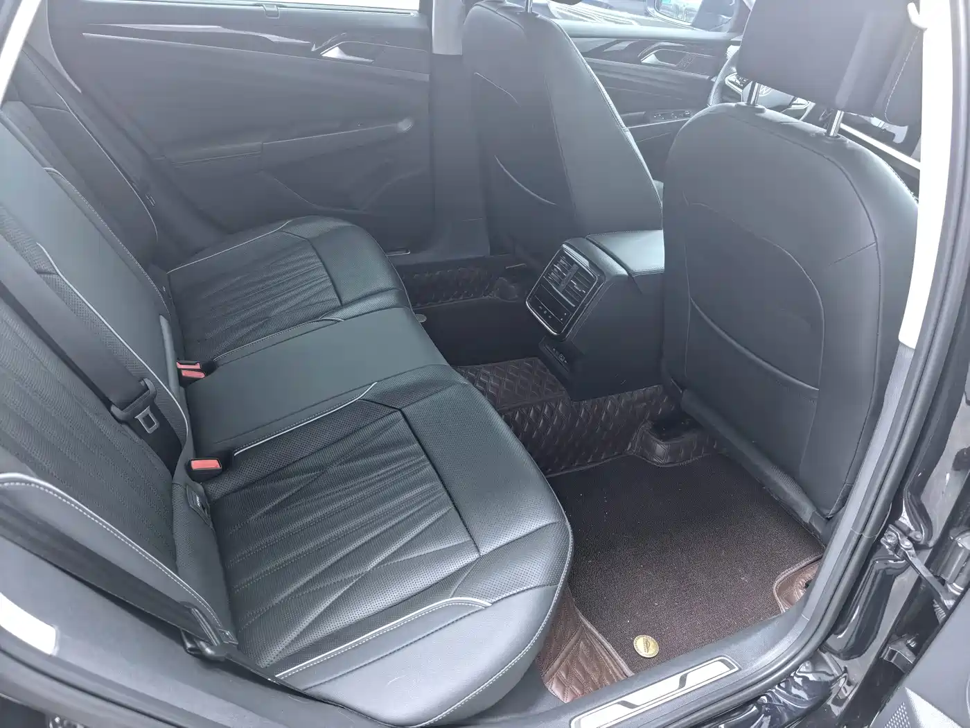Photo 6 - Volkswagen Passat