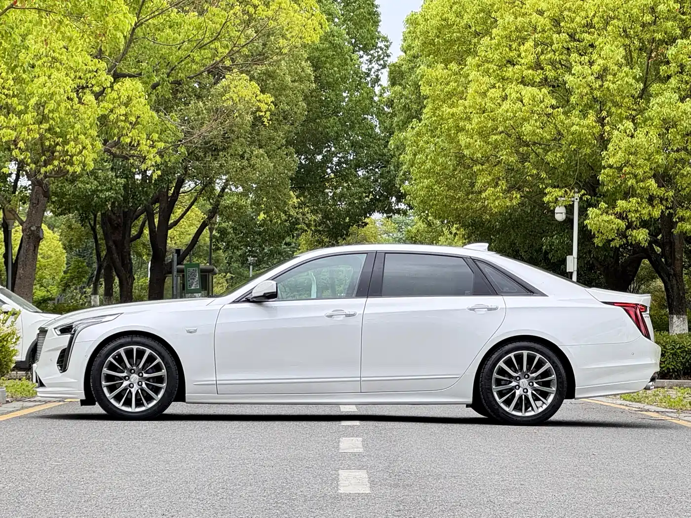 Cadillac CT6 2019 28T Leading Sport Model фото 20