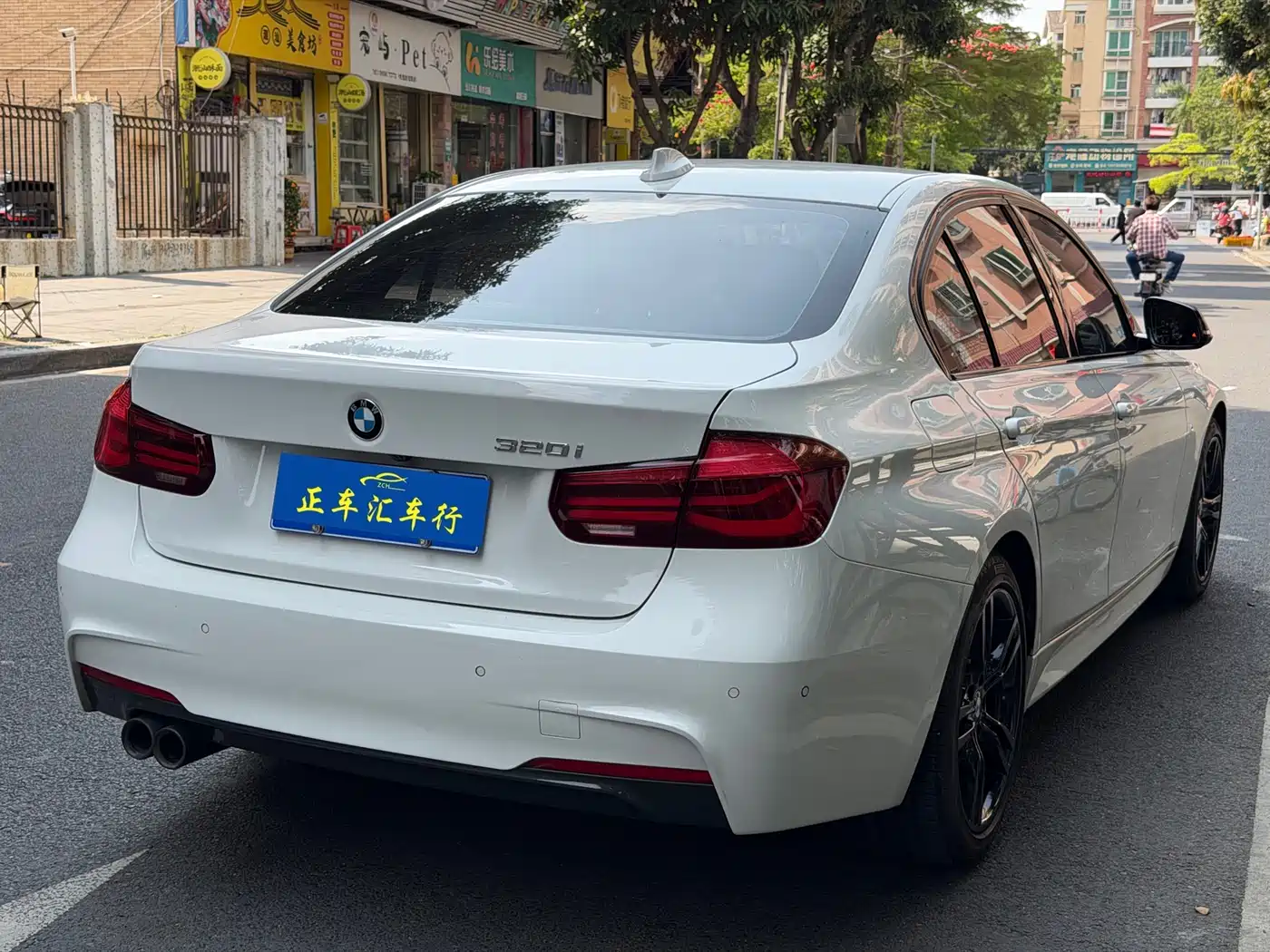 BMW 3 Series 2019 320i M Sport Black Night Edition фото 5