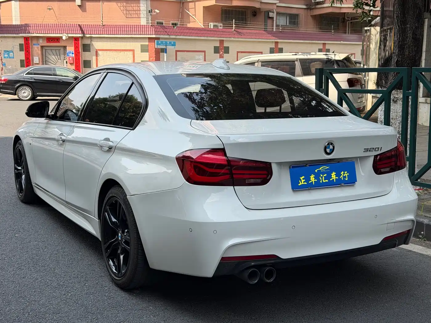 BMW 3 Series 2019 320i M Sport Black Night Edition фото 4