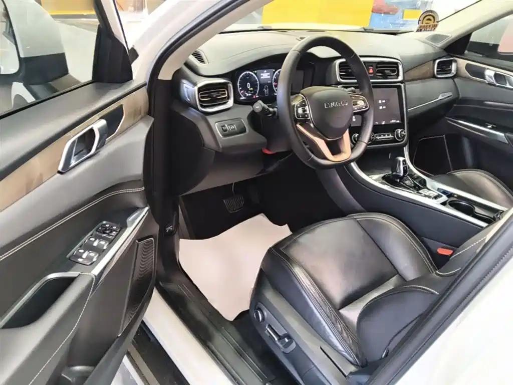 Lynk & Co 01 2017 2.0T 2WD Pro Version фото 12