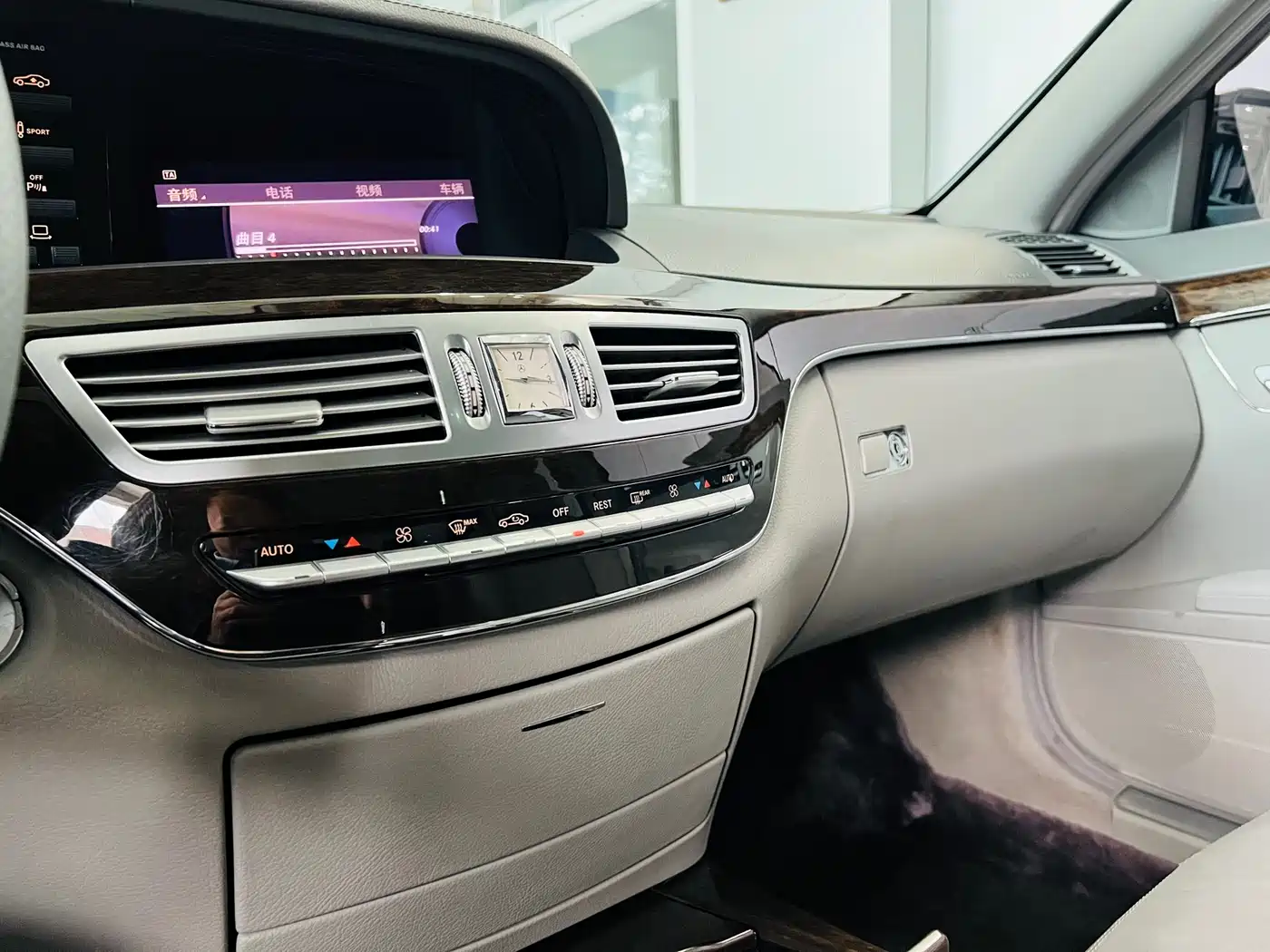 Mercedes-Benz S-Class 2010 S 300 L Business фото 10