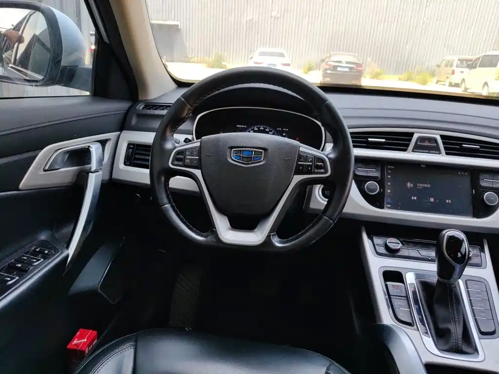 Фото 6 - Geely Boyue