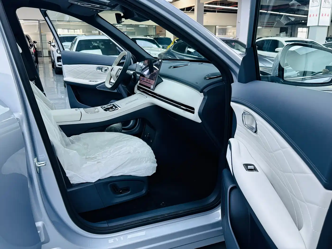 Geely Galaxy Galaxy Starship 7 EM-i 2025 Model 120km Explorer+ Edition фото 8
