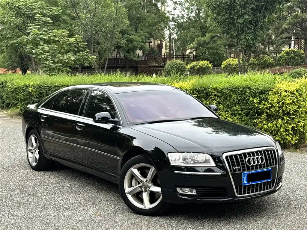 Фото 2 - Audi A8