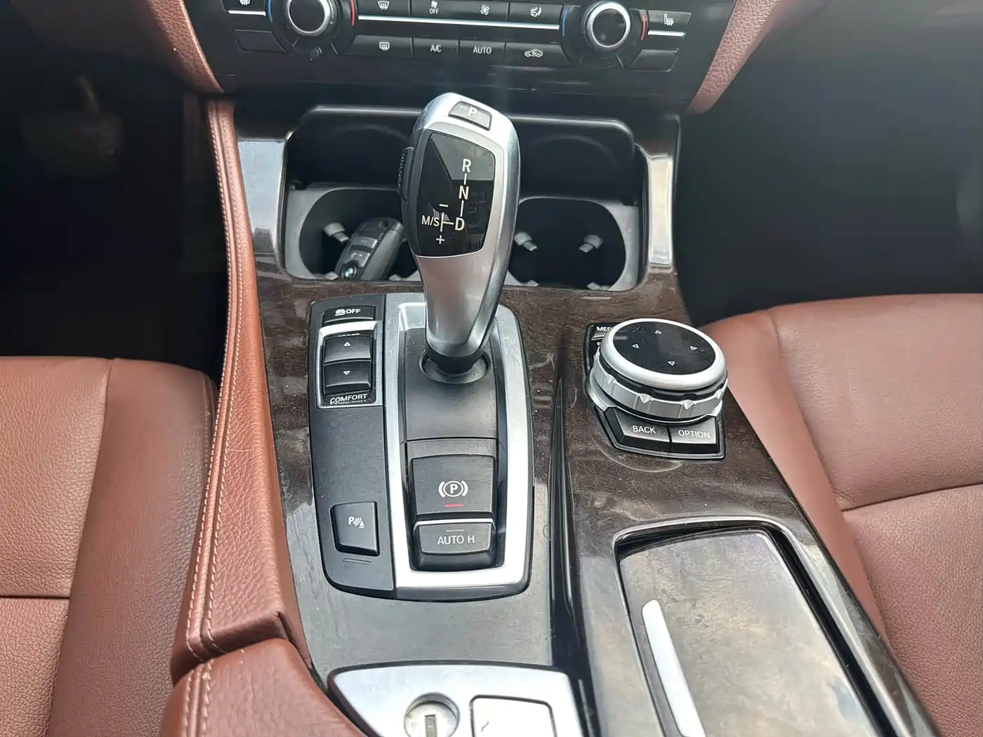 BMW 5 Series 2014 525Li Leading фото 13
