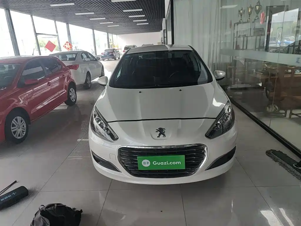 Peugeot 308 2014 Model Joy Edition Classic 1.6L Automatic Superior Style фото 3