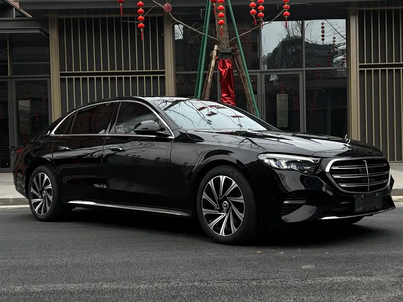 Mercedes-Benz E-Class 2025 E 300 L Luxury фото 3