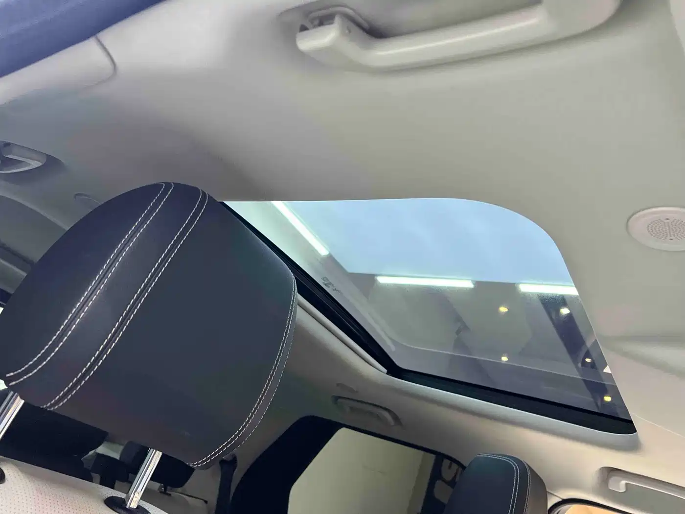 Land Rover Discovery 2023 360PS R-Dynamic S фото 24