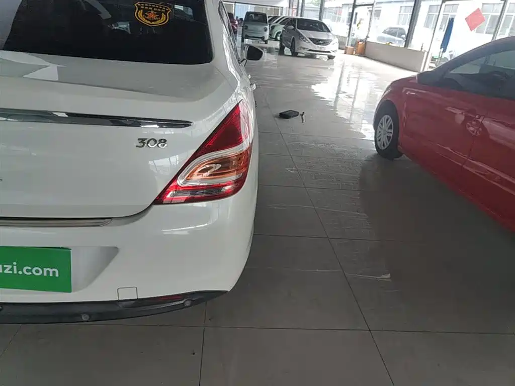Peugeot 308 2014 Model Joy Edition Classic 1.6L Automatic Superior Style фото 8