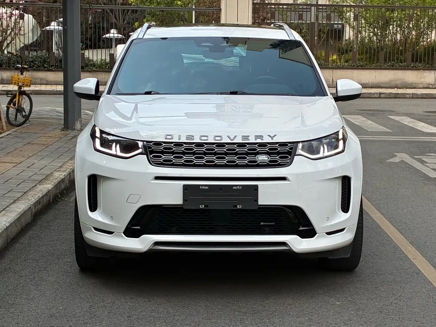 Land Rover Discovery Sport 2022 Model Facelift 249PS R-Dynamic S Performance Edition 5-seater фото 2