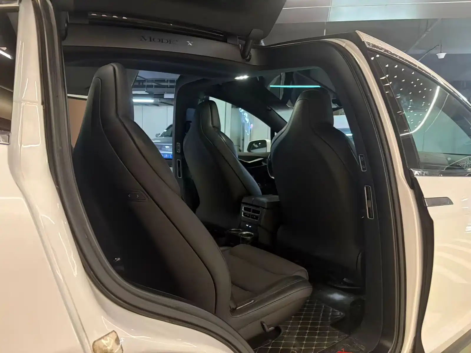 Фото 12 - Tesla Model X