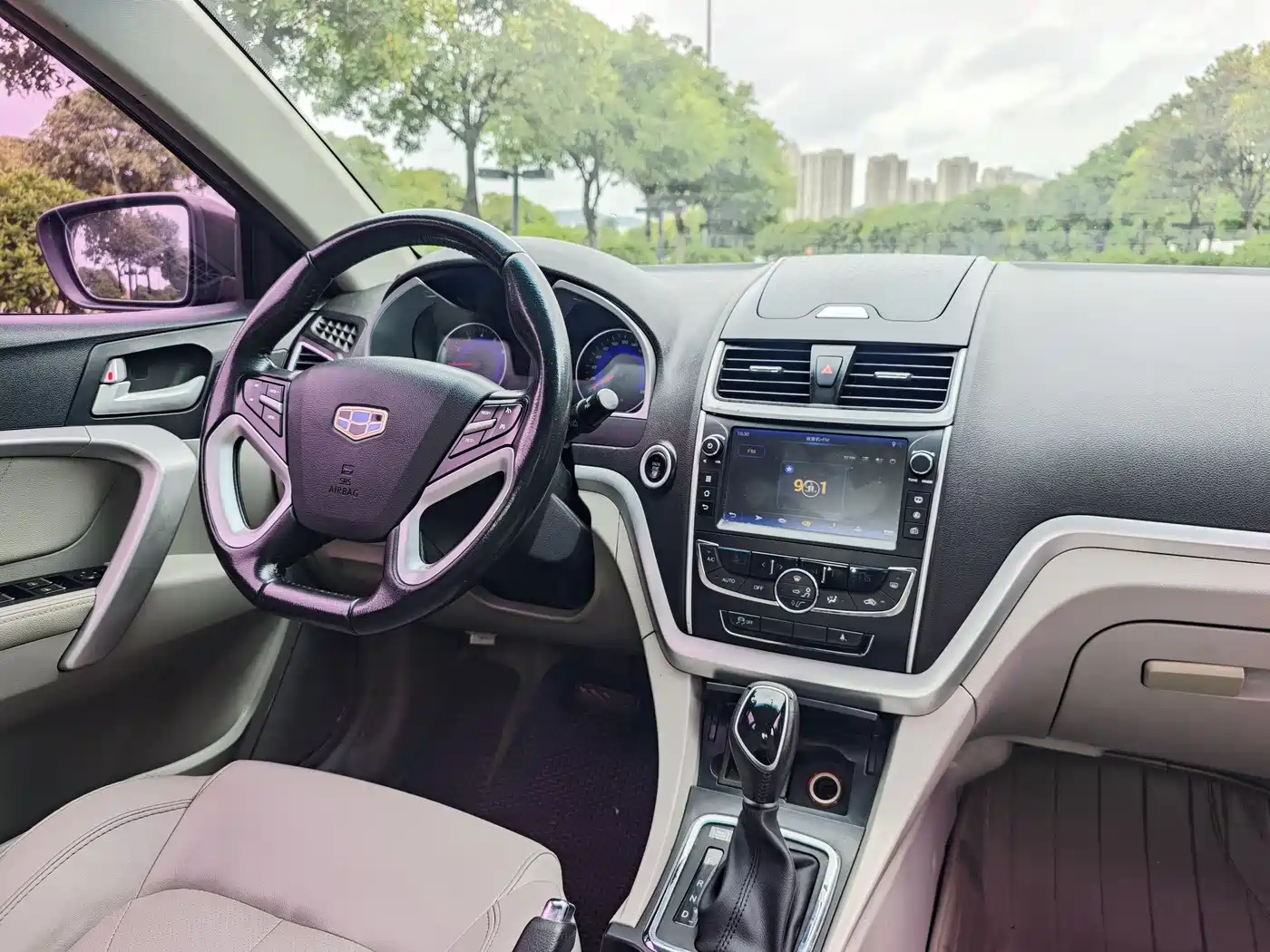 Фото 18 - Geely Emgrand