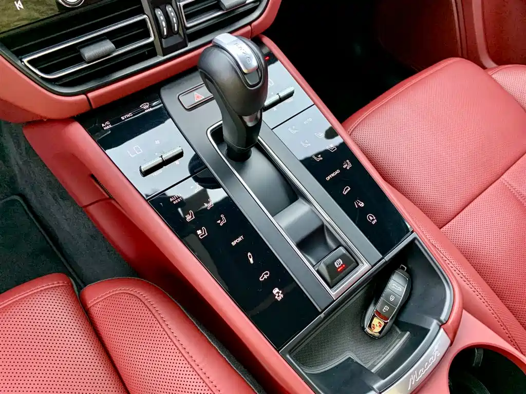 Porsche Macan 2024 Macan 2.0T фото 23