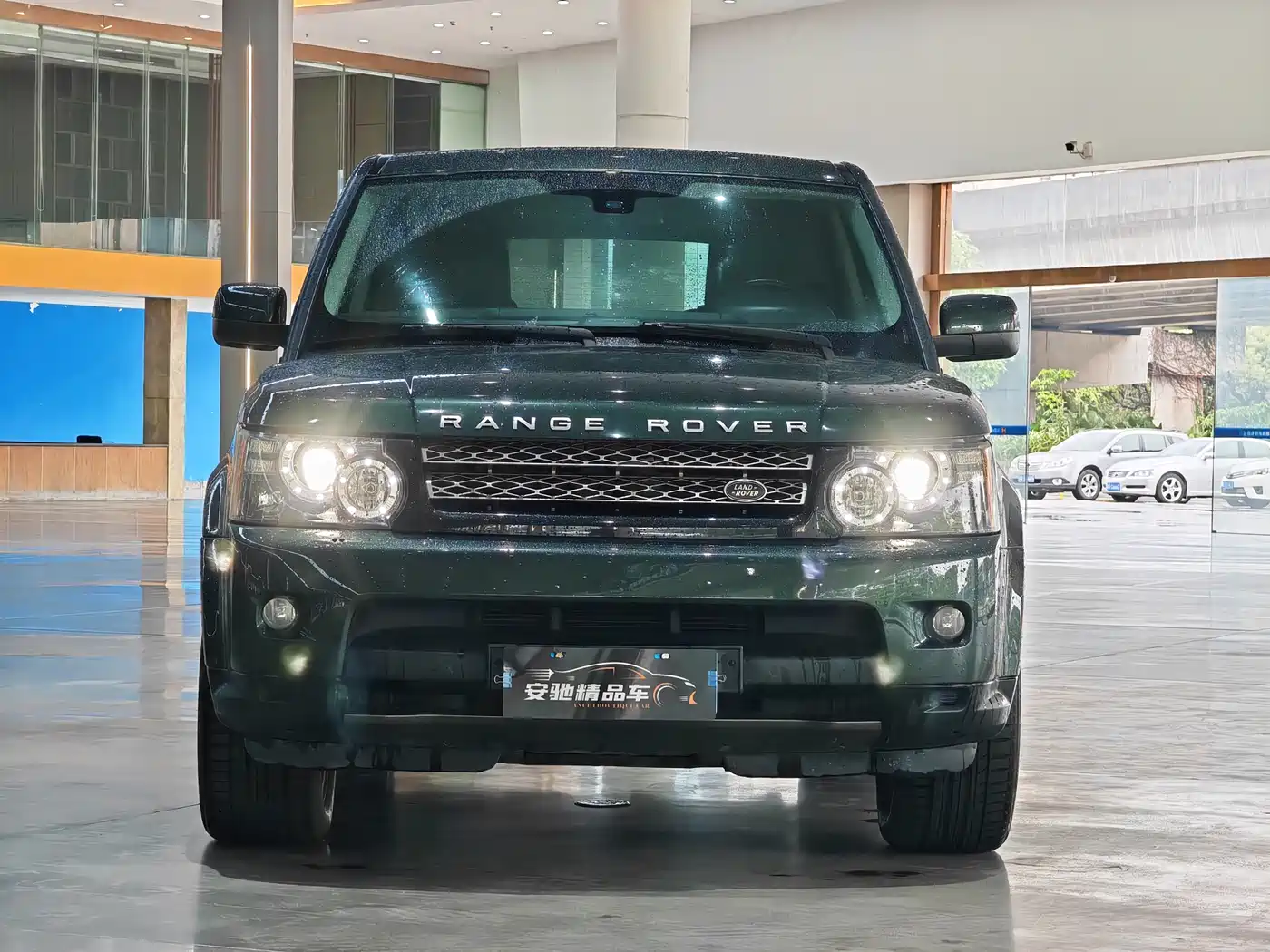 Land Rover Range Rover Sport 2011 3.0 TDV6 Diesel фото 2
