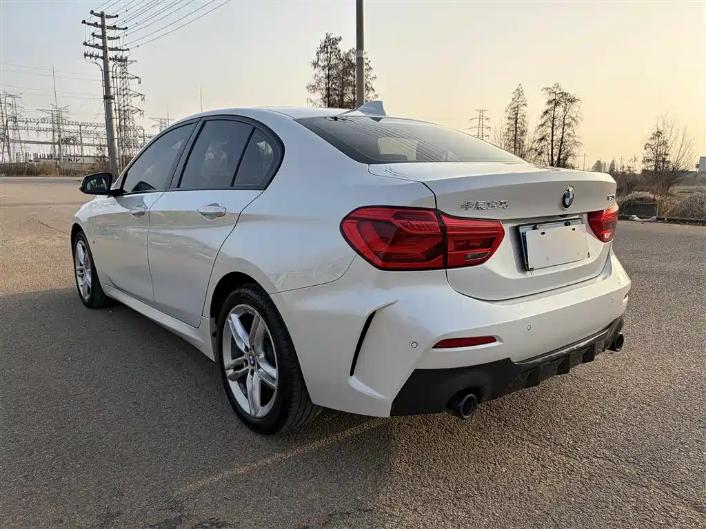 BMW 1 Series 2021 120i M Sport Shadow Edition фото 7