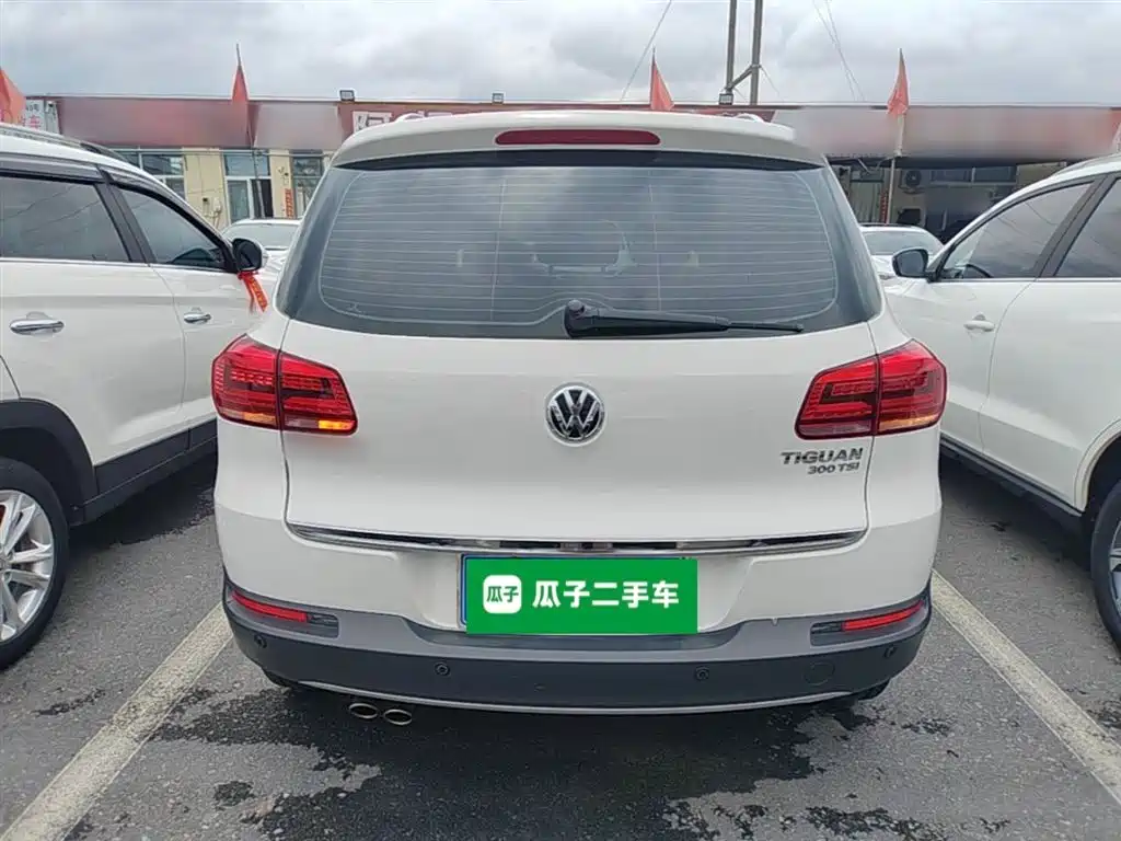 VOLKSWAGEN TIGUAN