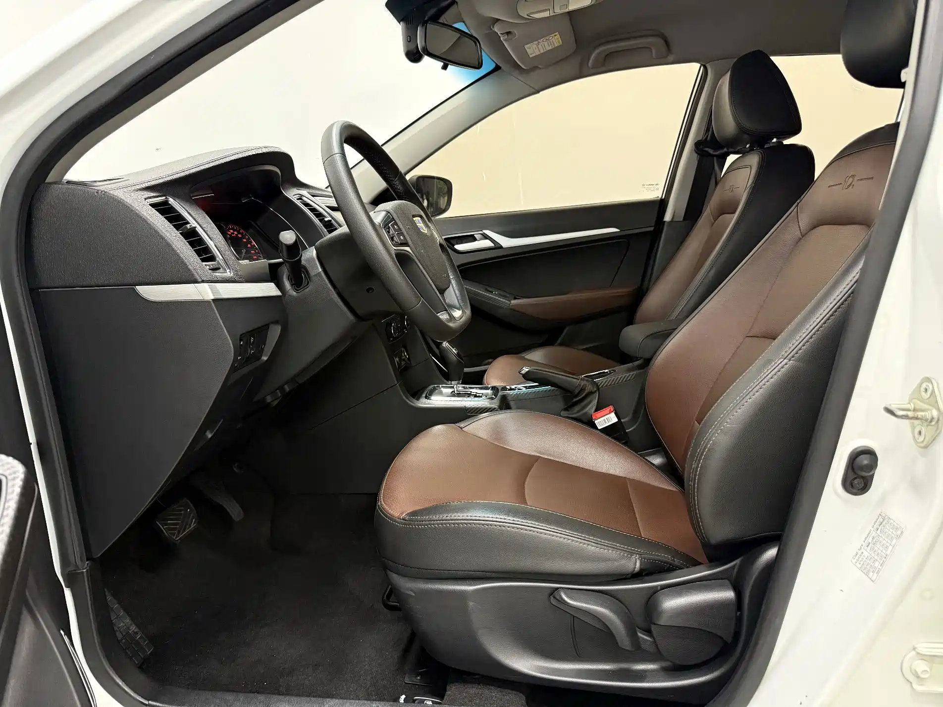 Фото 17 - Geely Vision