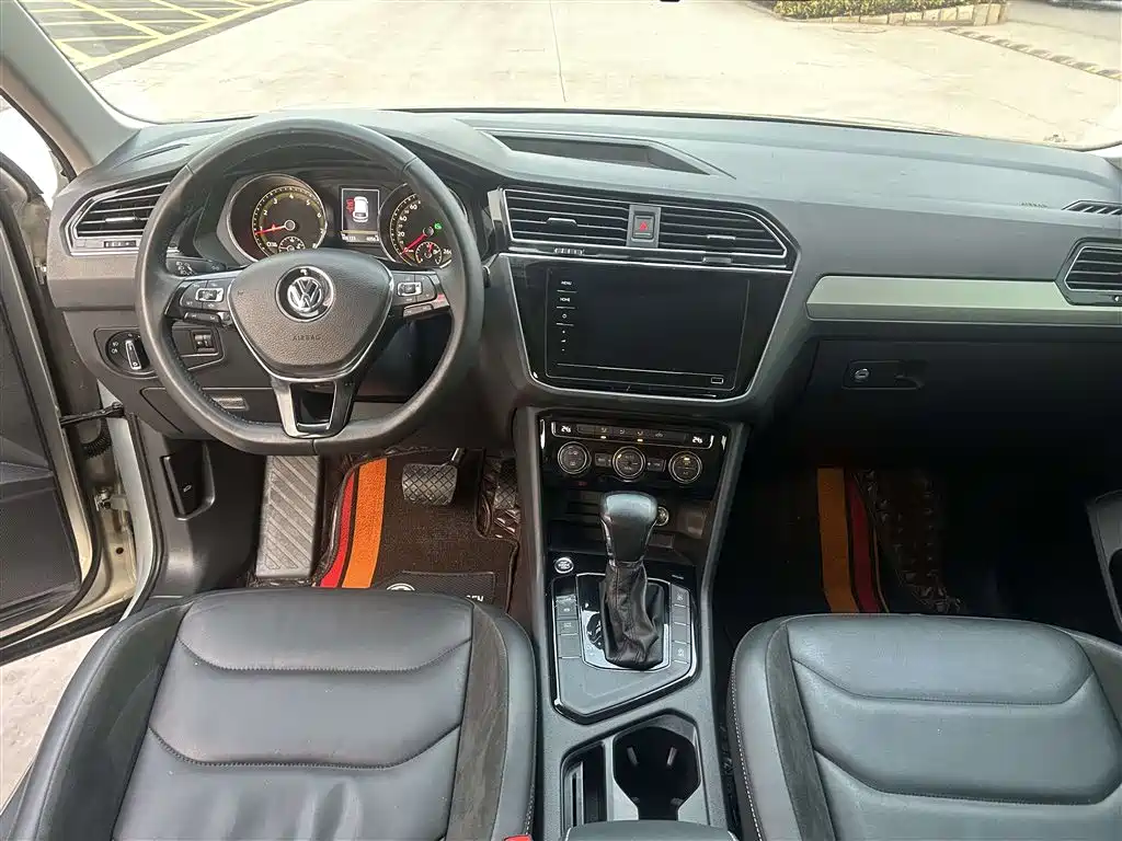 Volkswagen Tiguan L 2020 330TSI Auto 2WD Panorama Comfort China VI фото 6