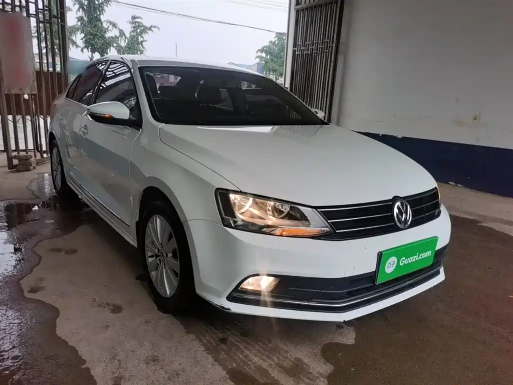 Volkswagen Sagitar 2015 1.6L Automatic Comfort фото 4