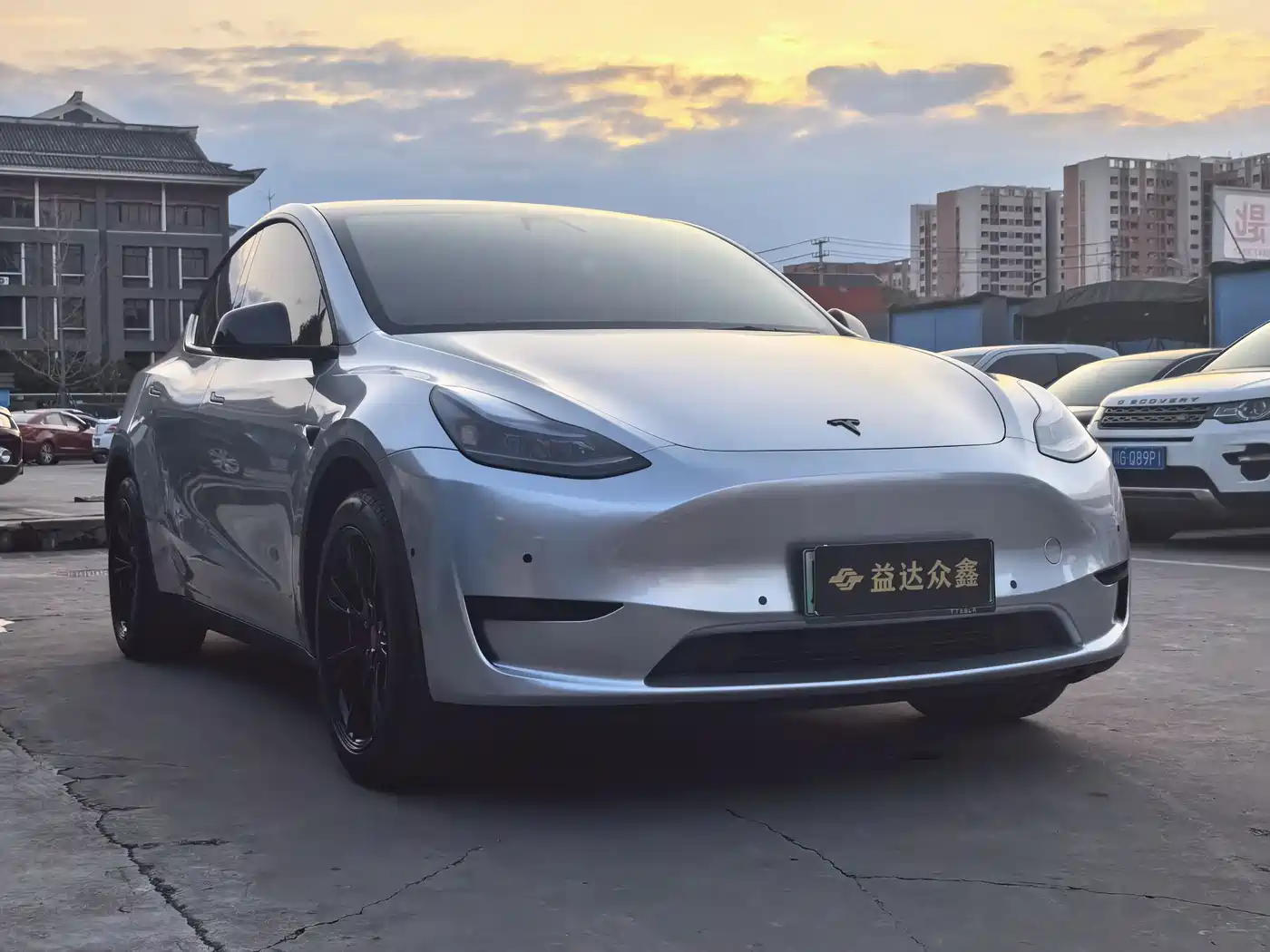 TESLA MODEL Y