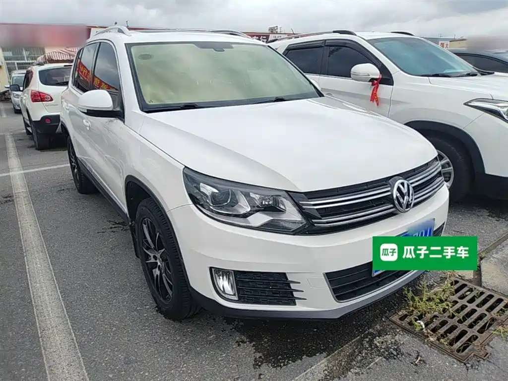 VOLKSWAGEN TIGUAN