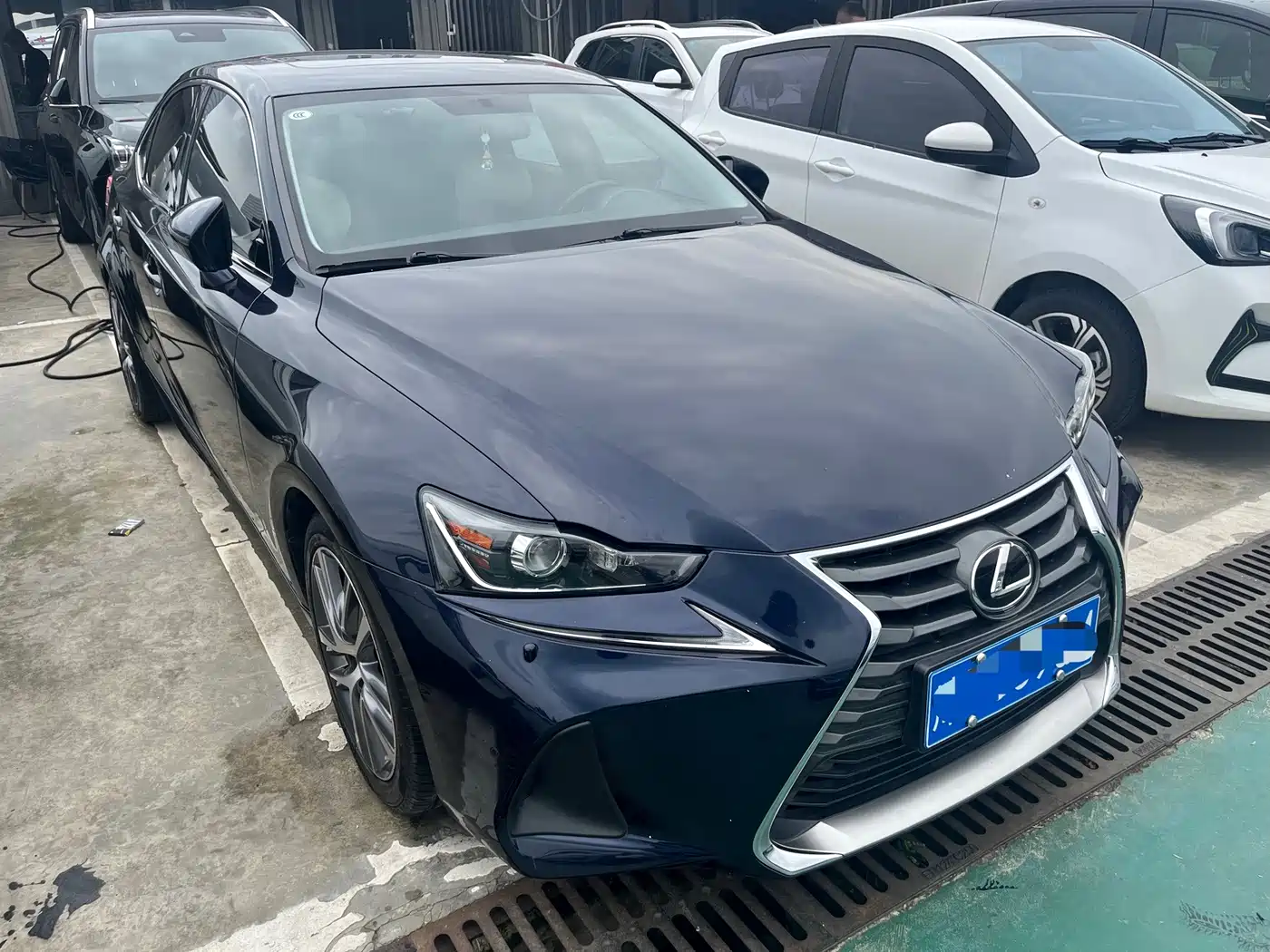 Lexus IS 2018 2017 300 Leading Edition