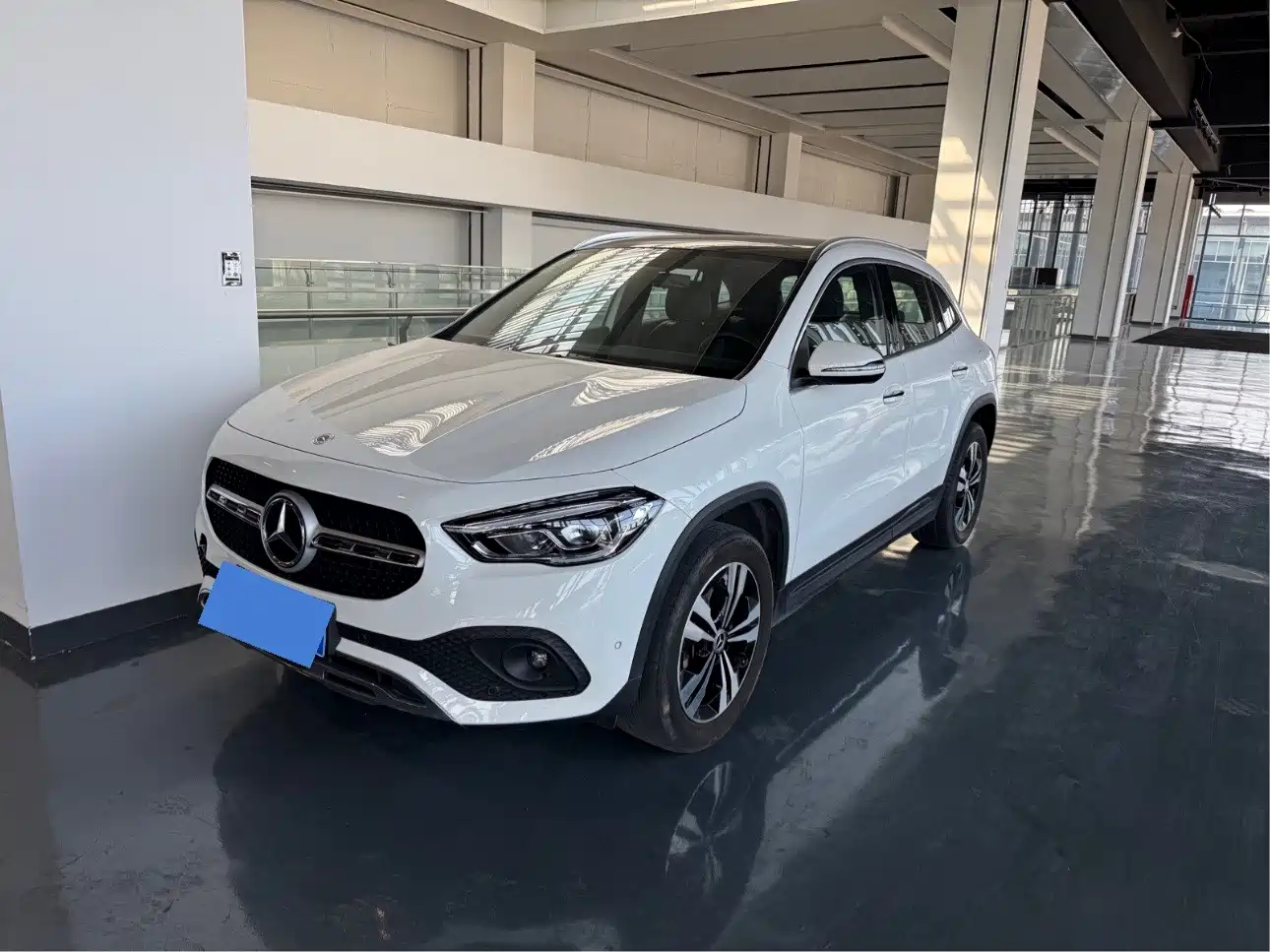 MERCEDES-BENZ GLA