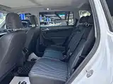 Photo 6 - Volkswagen Tiguan L