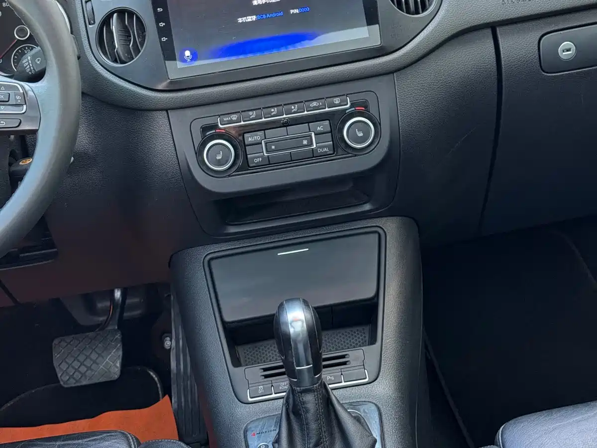 Volkswagen Tiguan 2012 2.0TSI Comfort фото 15