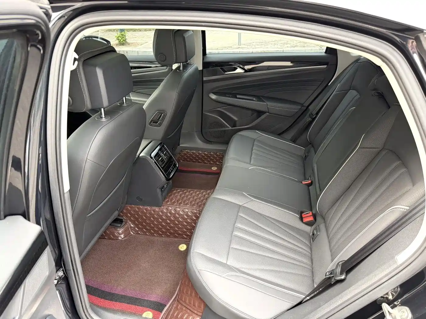 Volkswagen Passat 2024 330TSI Starlight Elite Edition фото 5