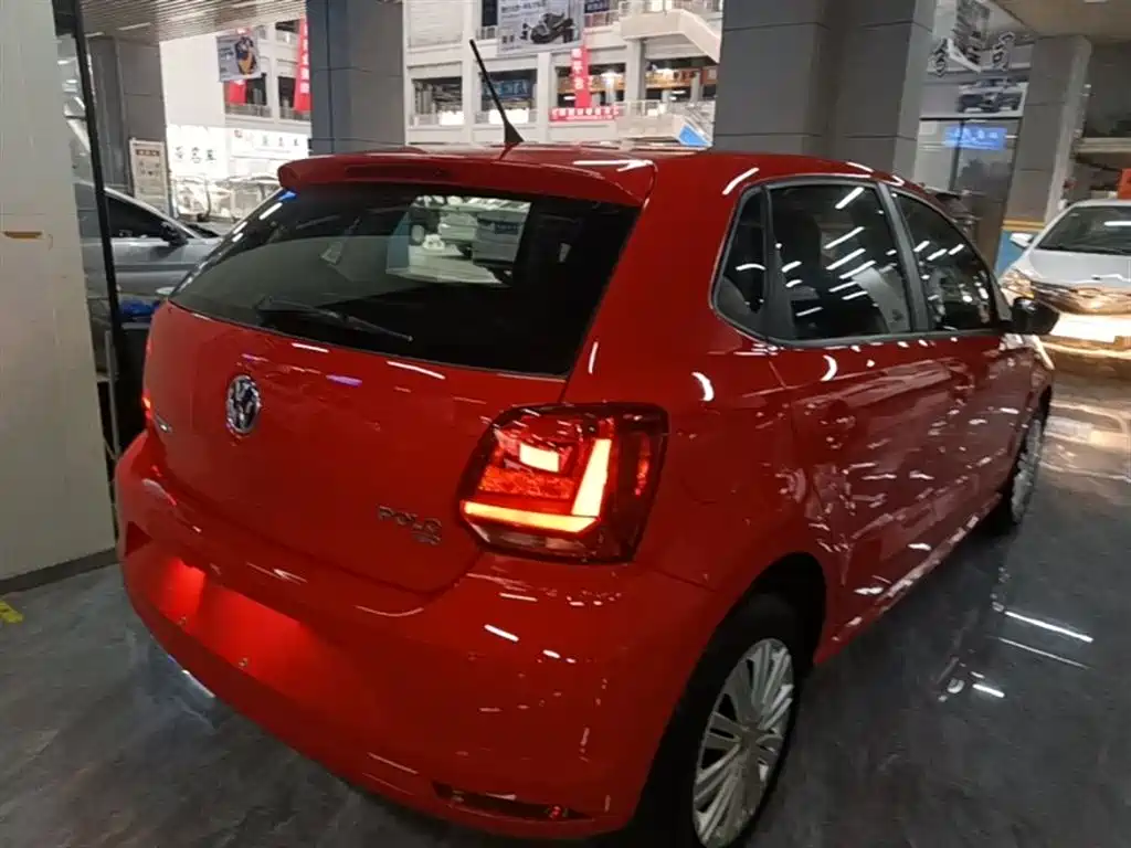 Volkswagen Polo 2016 1.6L Automatic Comfort фото 7