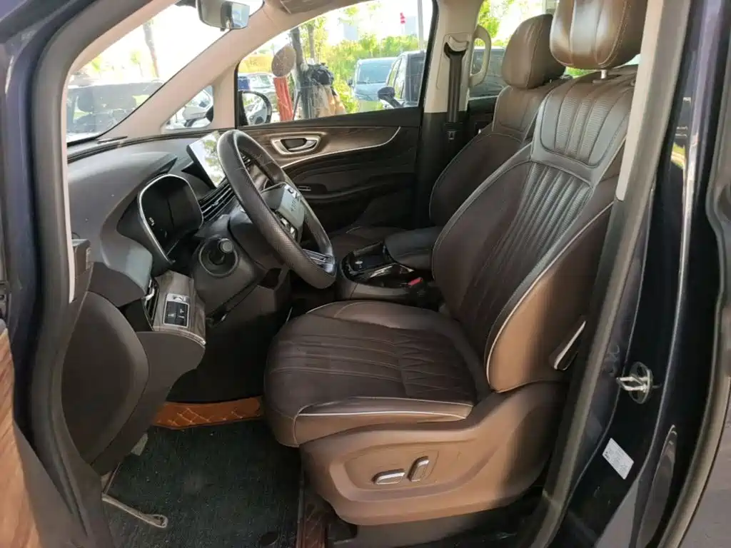 Roewe iMAX8 EV 2023 2022 Gold Edition