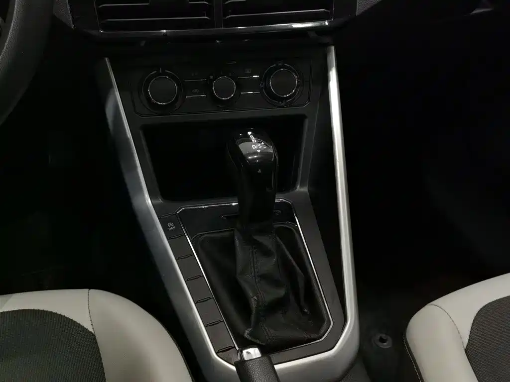 Volkswagen Polo 2019 Plus 1.5L Automatic Colorful Tech Edition фото 13